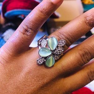GREEN BLUE CRYSTAL TEARDROP SILVER CLUSTER RING